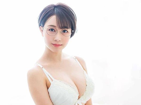 【高学歴美女の性欲】 知的メガネ巨乳ちゃんがエロすぎ注意！ ポルチオ直撃ピストンで理性が崩壊、トロけるような絶頂アクメ♡